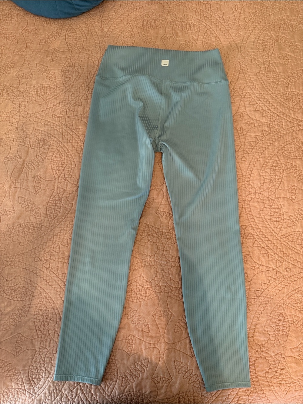 Vuori Inversion Rib Legging in Mist - Picture 2 of 7